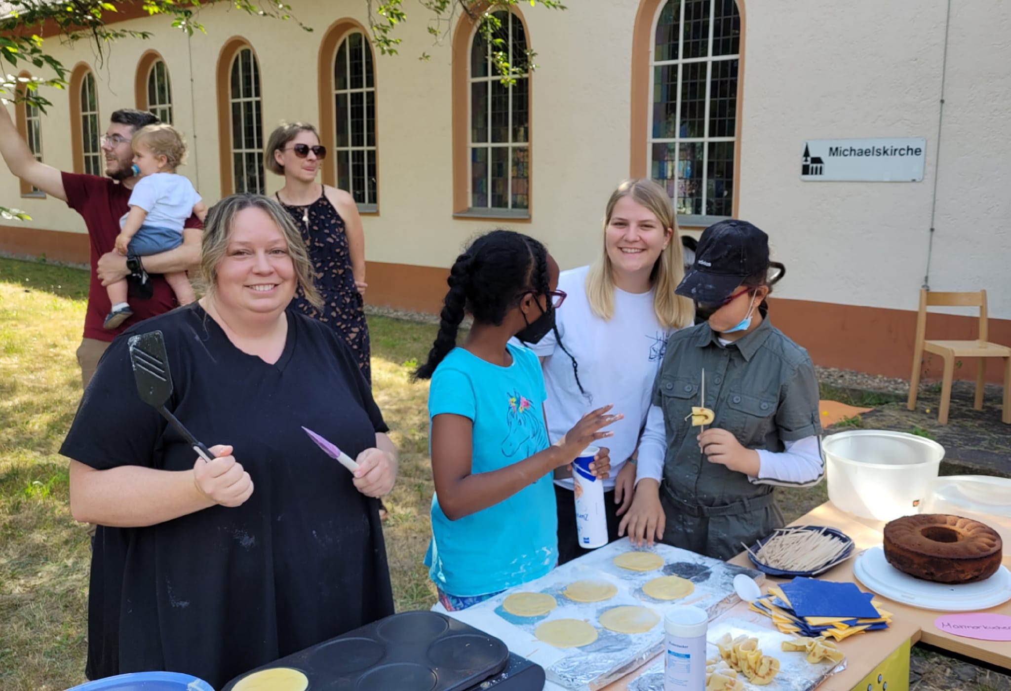 Crepes%20Verkauf%20vor%20der%20Michaelskirche Crepes%20Verkauf%20vor%20der%20Michaelskirche